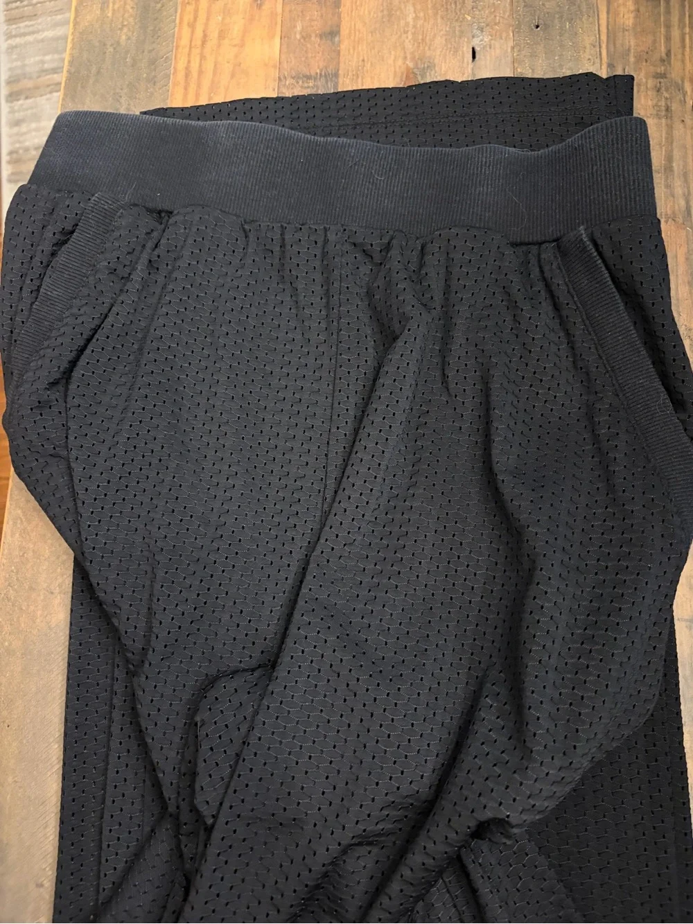 ALO Yoga black wide